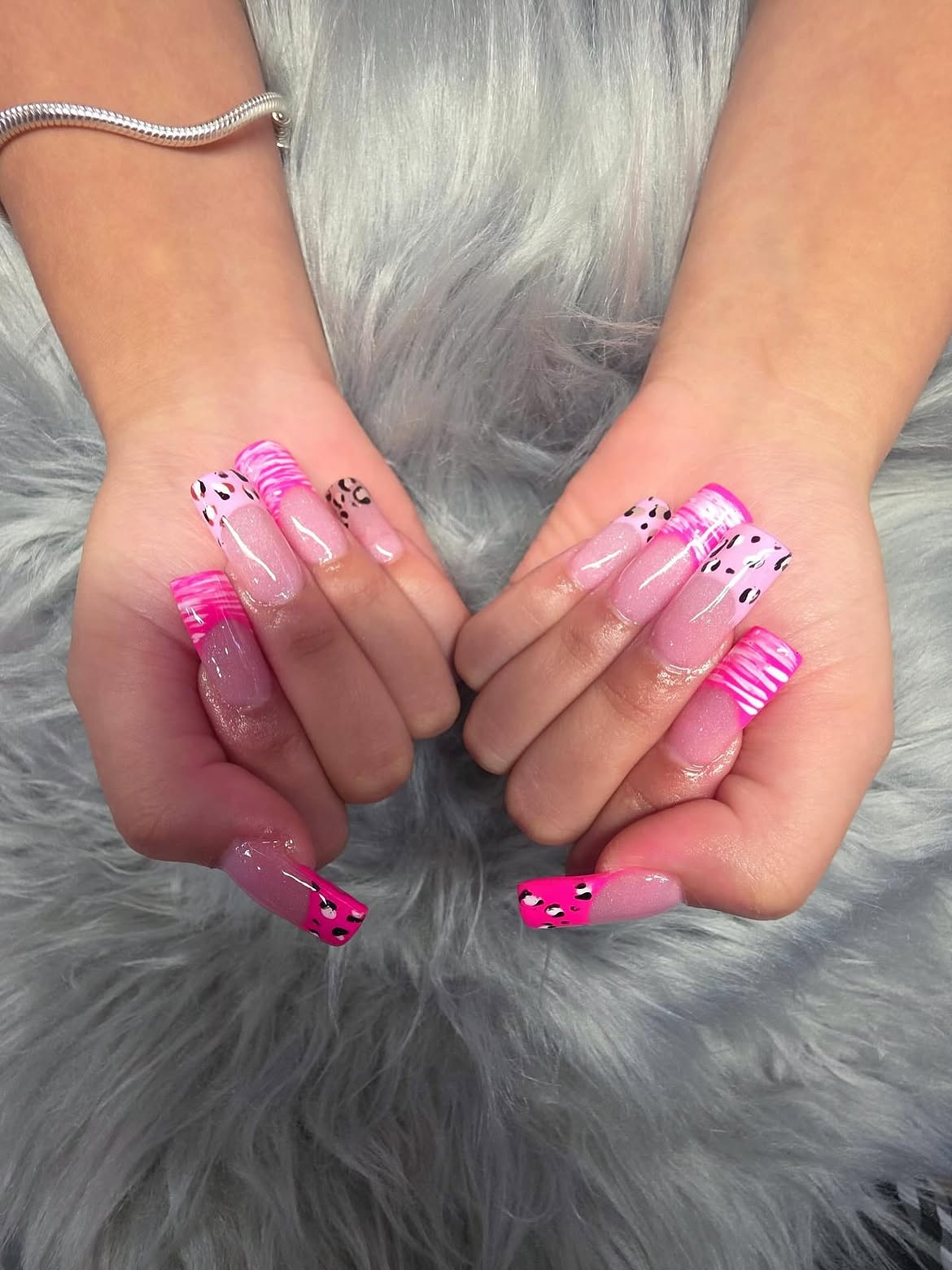 Glossy gel nail finish